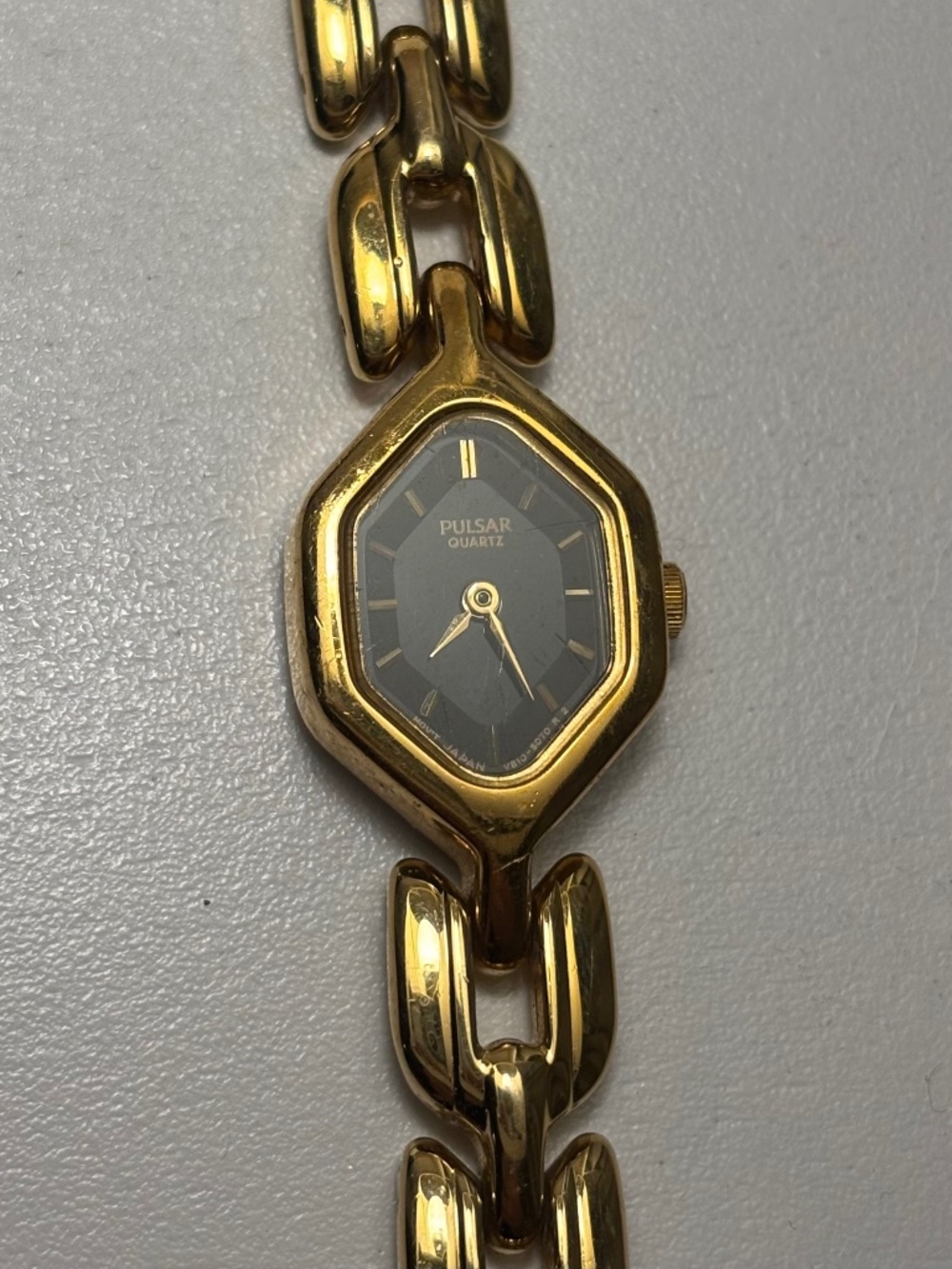 Pulsar V810-6800 Women’s Hexagonal Quartz Watch – Not Working